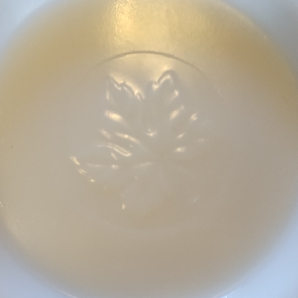 Anchor Hocking Grape Leaves Milk Glass Low Pedestel Bowl & Gold Trim - Picture 7 of 8